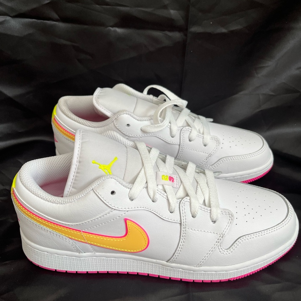 AIR JORDAN 1 LOW EDGE GLOW GS